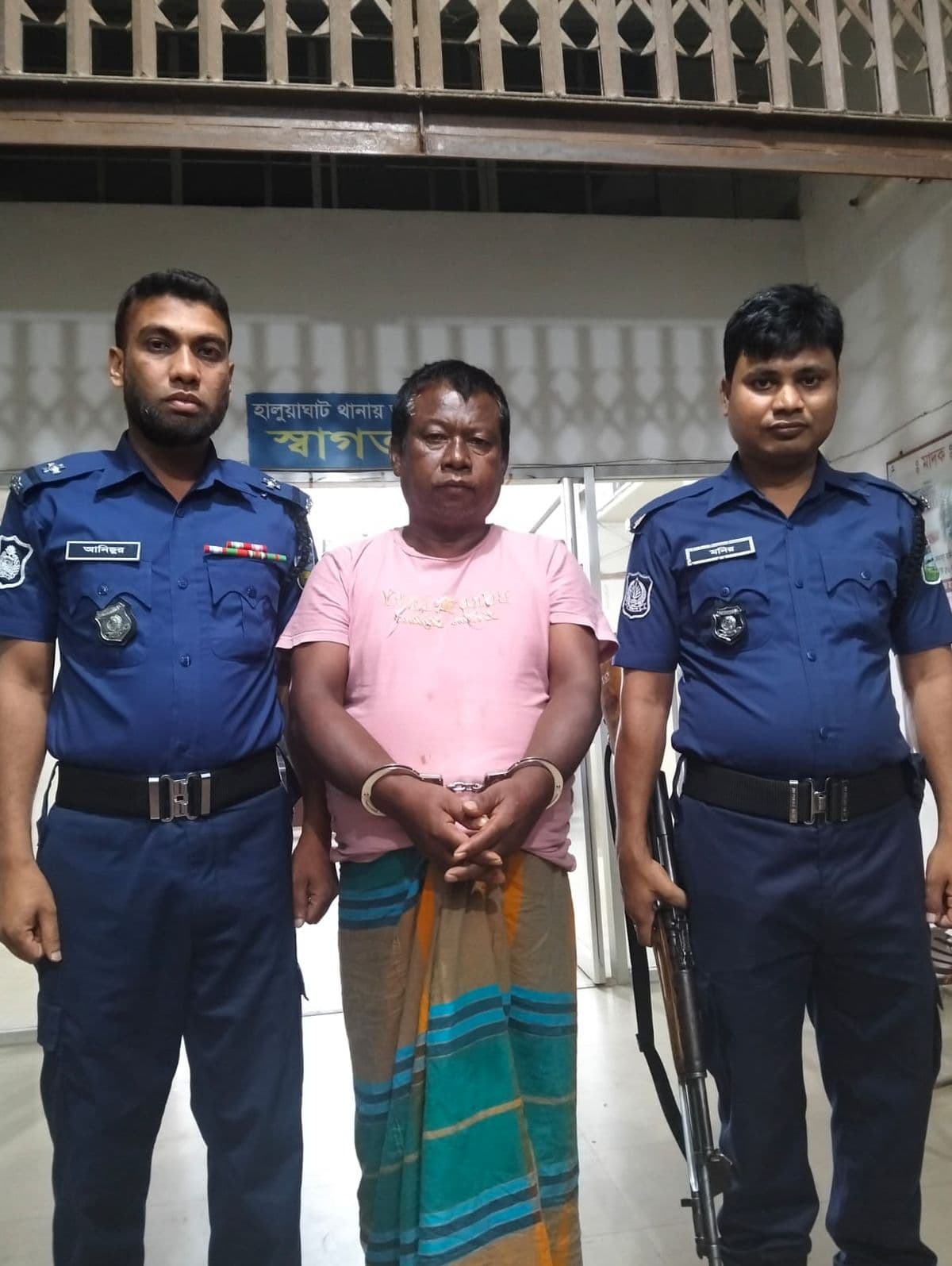 হালুয়াঘাটে বাকপ্রতিবন্ধী শিশুকে ‘হত্যার ভয় দেখিয়ে ধর্ষণ’,  উপজাতি গ্রেপ্তার