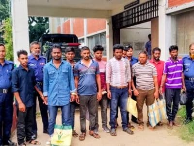 হালুয়াঘাটে বিজিবির কাছে ১০ বাংলাদেশিকে হস্তান্তর কর‌লো বিএসএফ