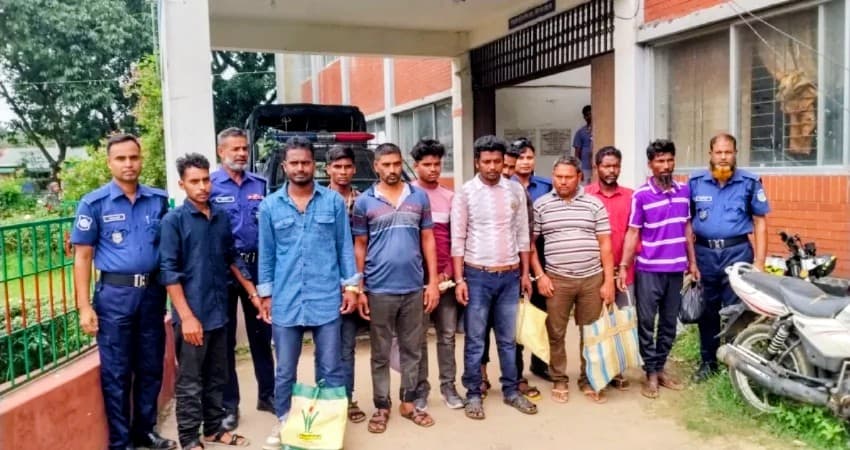 হালুয়াঘাটে বিজিবির কাছে ১০ বাংলাদেশিকে হস্তান্তর কর‌লো বিএসএফ