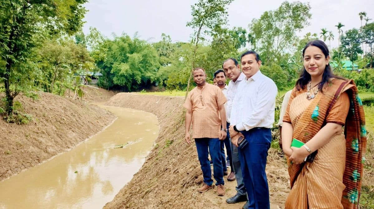 হালুয়াঘাটে খাল খনন কর্মসূচির অগ্রগতি পরিদর্শন করলেন জেলা  প্রশাসক