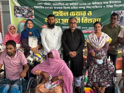 প্রতিবন্ধীদের হুইল চেয়ার ও ক্রীড়া সামগ্রী প্রদান  