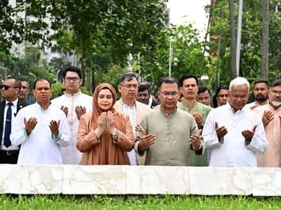 বিডিআর বিদ্রোহে নিহত সেনা কর্মকর্তাদের কবর জিয়ারত প্রধানমন্ত্রীর