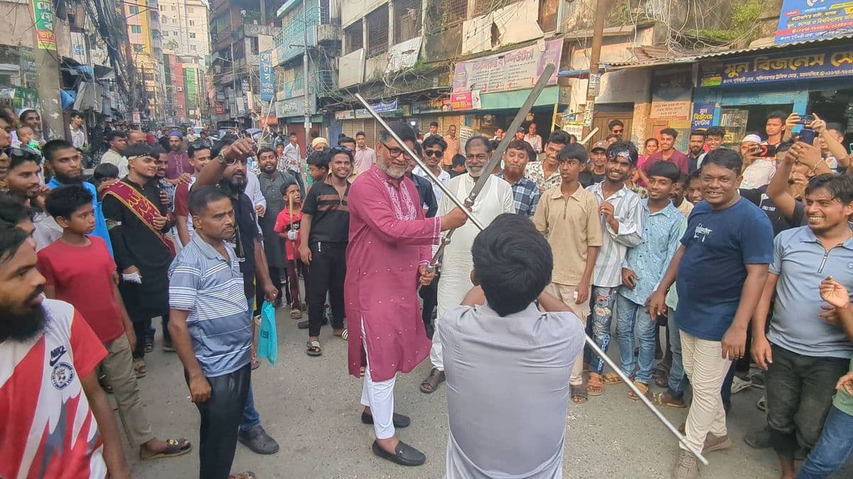 পবিত্র আশুরা উপলক্ষে শোভাযাত্রায় অংশগ্রহণ ও শুভেচ্ছা বিনিময় করলেন মসিক প্রশাসক