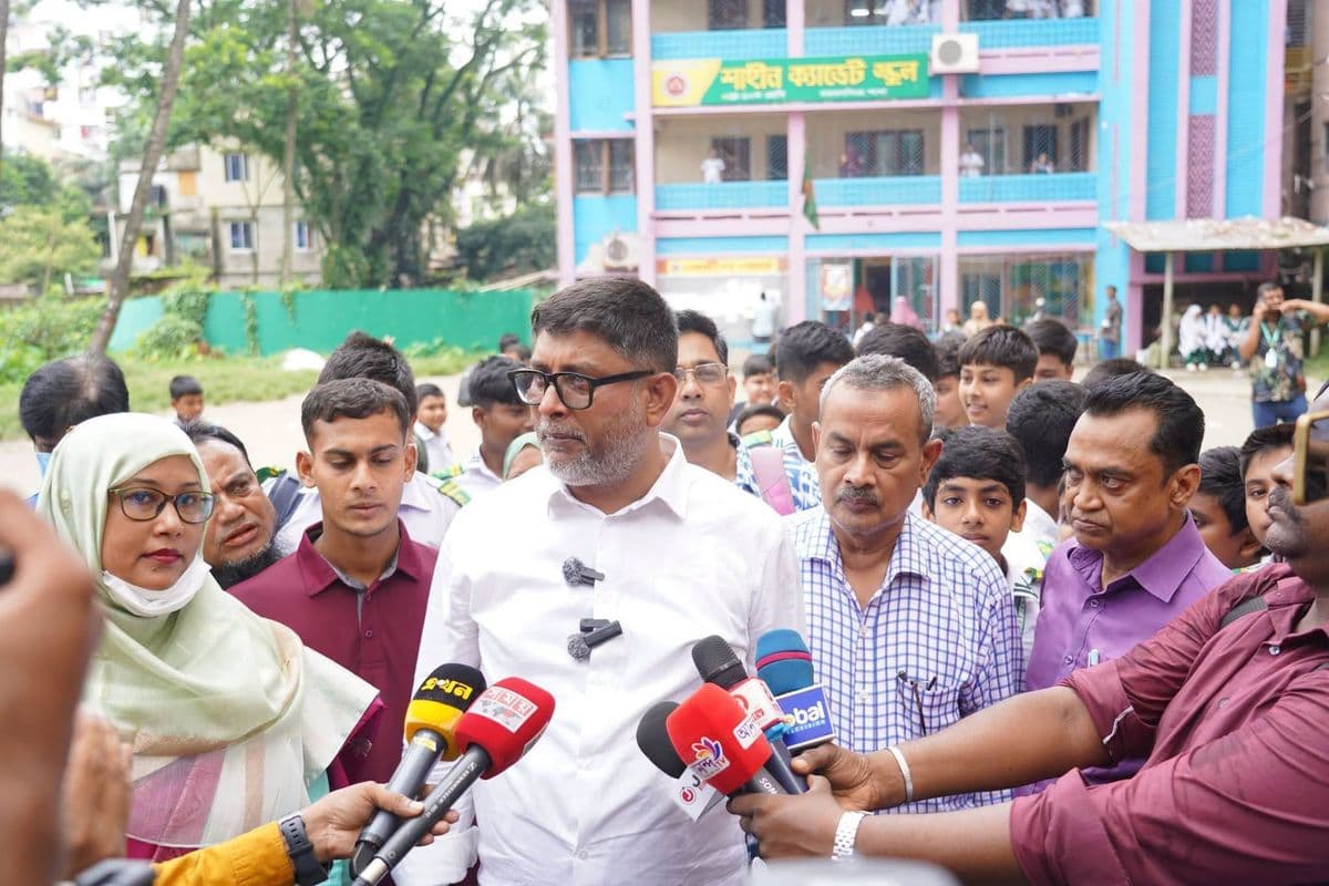 সিটি প্রশাসকের নেতৃত্বে ডেঙ্গু প্রতিরোধে মশক নিধন কার্যক্রম শুরু
