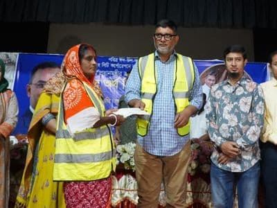 ময়মনসিংহে ৬৮৭ জন পরিচ্ছন্নতাকর্মী পেল প্রধানমন্ত্রীর ঈদ উপহার