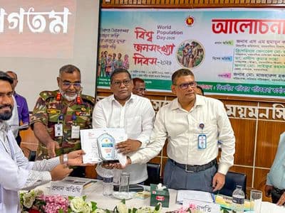 নিয়ন্ত্রিত জনসংখ্যা দেশের সমৃদ্ধি বয়ে আনে : বিভাগীয় কমিশনার
