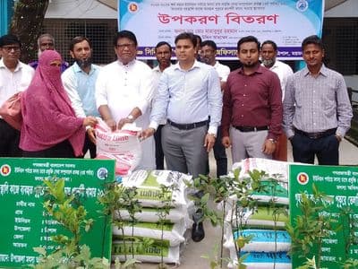 ত্রিশালে মৎস্য উপকরণ বিতরণ ও পোনামাছ অবমুক্ত