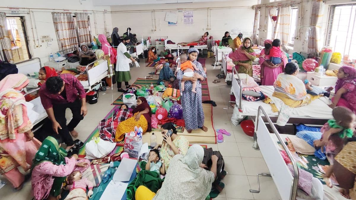 ময়মনসিংহে গাদাগাদি করে চিকিৎসা, হামের উপসর্গে আরও এক শিশুর মৃত্যু