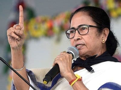 বিধানসভা ভেঙে দিলেন গভর্নর, আর মুখ্যমন্ত্রী রইলেন না মমতা