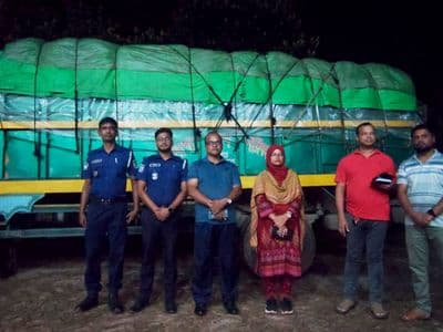 নেত্রকোনায় পাচারকালে ৬৬৭ বস্তা সরকারি চাল জব্দ, আটক ২
