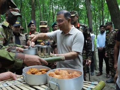 মাঠপর্যায়ের সেনাদের সাথে খাবার খেলেন প্রধানমন্ত্রী তারেক রহমান