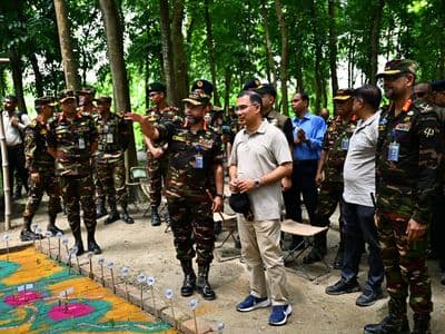 সেনাবাহিনীর গ্রীষ্মকালীন মহড়া আকস্মিক পরিদর্শনে প্রধানমন্ত্রী