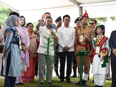 মাধ্যমিক বিদ্যালয়ে বৃক্ষরোপণ কর্মসূচির উদ্বোধন করলেন প্রধানমন্ত্রী