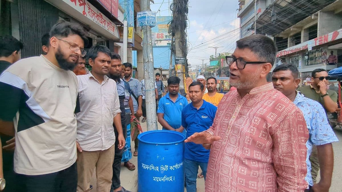 পরিচ্ছন্ন নগরী গড়তে ময়লা রাখার ড্রাম স্থাপন 