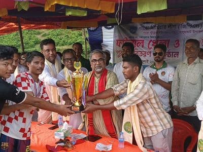 হালুয়াঘাটে গারো প্রিমিয়ার লীগ (জিপিএল) ফাইনালের ট্রফি ও পুরস্কার বিতরণ করলেন প্রিন্স  