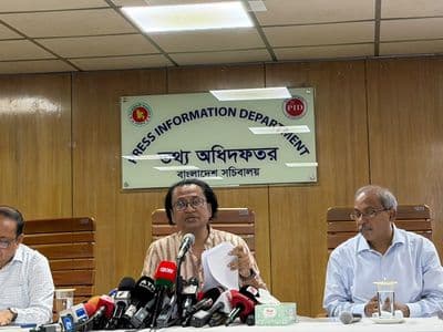 শেখ হাসিনার বক্তব্য প্রচার করা নিষেধ, গণমাধ্যমকে আদালতের নির্দেশনা মানতে হবে : তথ্য উপদেষ্টা
