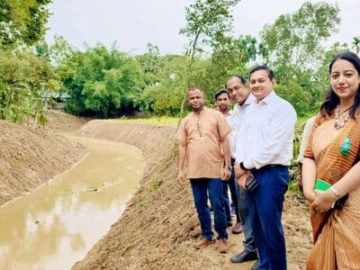 হালুয়াঘাটে খাল খনন কর্মসূচির অগ্রগতি পরিদর্শন করলেন জেলা প্রশাসক