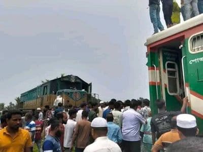 গফরগাঁওয়ে ট্রেনের ইঞ্জিনের কাপলিং ভেঙে দুই ঘন্টা ট্রেন চলাচল বন্ধ