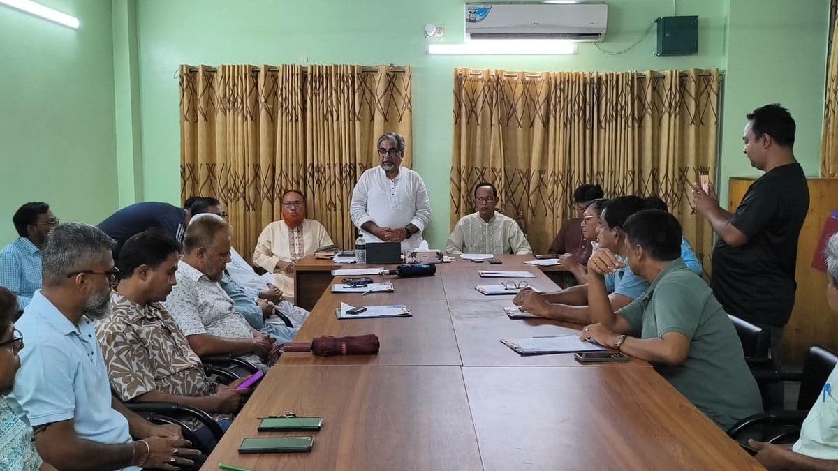 হালুয়াঘাট কয়লা আমদানী-রপ্তানী কারক গ্রুপের নবনির্বাচিত কমিটির শপথ গ্রহণ