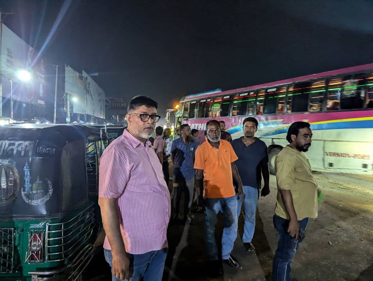 চাঁদাবাজি নিয়ন্ত্রণে রাতের টহলে সিটি প্রশাসক রোকন
