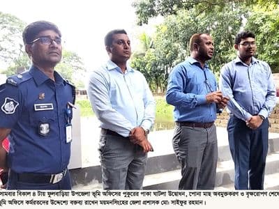 ফুলবাড়িয়ায় মাছের পোনা অবমুক্ত করলেন ডিসি সাইফুর রহমান