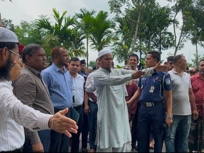 নবগঠিত দক্ষিণ গফরগাঁও উপজেলার প্রস্তাবিত সদর দপ্তর নয়াবাড়ি মৌজা পরিদর্শনে বিভাগীয় কমিশনার