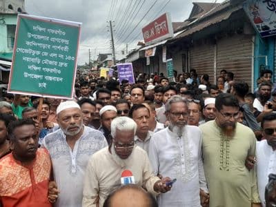 দক্ষিণ গফরগাঁও উপজেলার সদর দপ্তর নয়াবাড়ি মৌজায় দ্রুত বাস্তবায়নের দাবিতে মিছিল