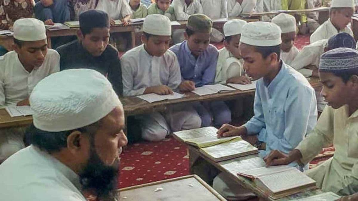 পশ্চিমবঙ্গের রাজ্য জুড়ে মাদ্রাসার সমীক্ষা শুরু : ৫ জুলাইয়ের মধ্যে জেলাভিত্তিক রিপোর্ট দেয়ার নির্দেশ