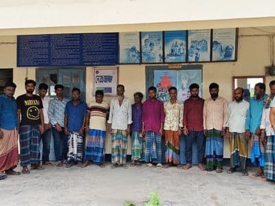 নেত্রকোনায় ষাঁড়ের লড়াইয়ের আড়ালে জুয়া, গ্রেপ্তার ১৫