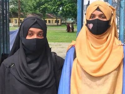২২ হাজার টাকায় এইচএসসি পরীক্ষার প্রবেশপত্র দেওয়ার প্রলোভন পিওনের : পরীক্ষা দেওয়া হলো না দুই ছাত্রীর