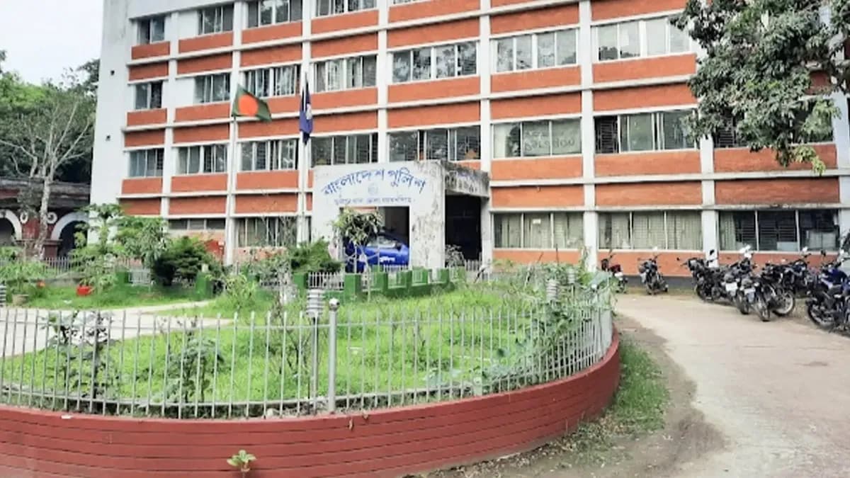 গৃহবধূ হত্যা মামলায় পলাতক বাবা-ছেলে গ্রেপ্তার