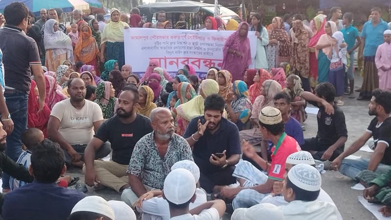 জলাবদ্ধতা নিরসনের দাবিতে জামালপুরে ৩ ঘণ্টা রেলপথ অবরোধ