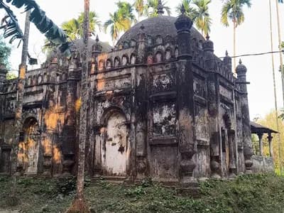 জরাজীর্ণ হয়ে পড়েছে ৭০০ বছরের ভূঁইয়া বাড়ি জামে মসজিদ