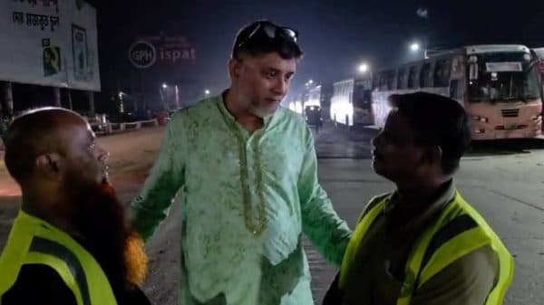 মধ্যরাতে হাতেনাতে চাঁদাবাজ ধরে পুলিশে দিলেন মসিক প্রশাসক