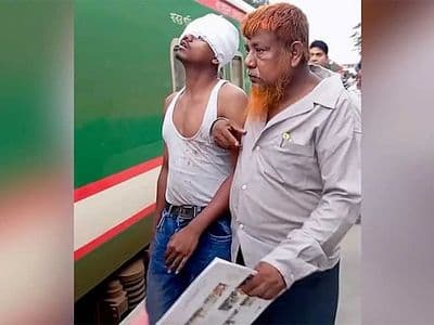 চলন্ত ট্রেনে ‘কৌতূহলের’ পাথর নিক্ষেপ থামছে না কেন?