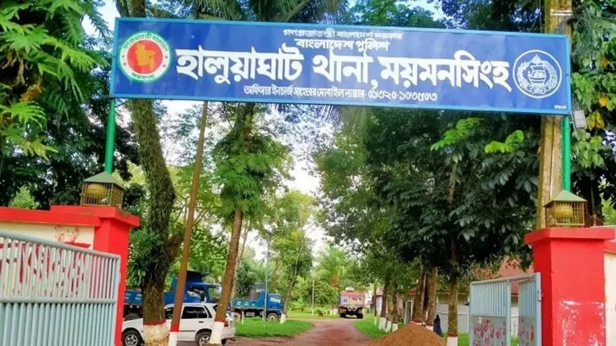 জমি নিয়ে কথা-কাটাকাটির সময় ধাক্কায় মায়ের মৃত্যু : পুত্রবধূসহ ছেলে আটক