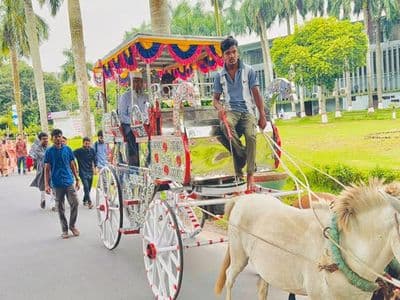 বাকৃবিতে ৩৮ বছরের শিক্ষকতা শেষে অধ্যাপকের রাজকীয় বিদায়