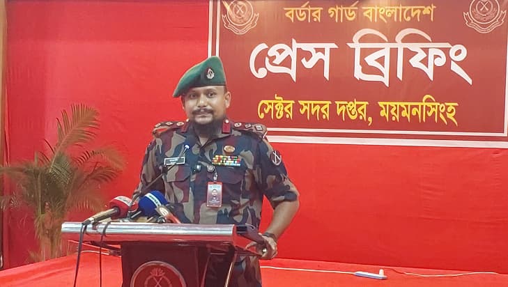 সীমান্তে বিজিবি’র অভিযানে ৩৩০ কোটি টাকার অবৈধ পণ্যসহ আটক ১০৪