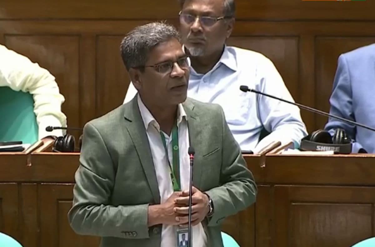 আগে চড়তেন রিকশায় এখন প্রাডোতে জুলাই চেতনা বিক্রি করেন : সংসদে আক্তারুজ্জামান বাচ্চু