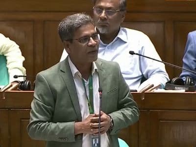 আগে চড়তেন রিকশায় এখন প্রাডোতে জুলাই চেতনা বিক্রি করেন : সংসদে আক্তারুজ্জামান বাচ্চু