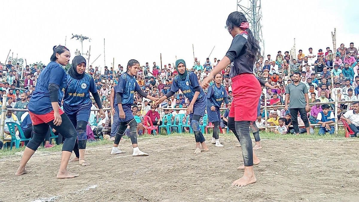 ফুলপুরে অনুষ্ঠিত হলো জমজমাট নারীদের কাবাডি প্রতিযোগিতা