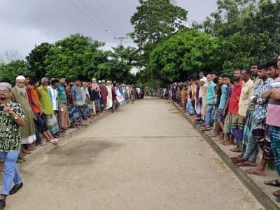 হালুয়াঘাটে প্রতিবন্ধীকে ধর্ষণের অভিযোগ, আসামি গ্রেপ্তারের দাবিতে মানববন্ধন