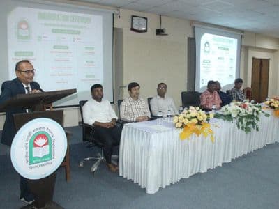 কবি নজরুল বিশ্ববিদ্যালয়কে বিজ্ঞান ও গবেষণায় এগিয়ে নিয়ে যেতে চাই : সেমিনারে ভিসি