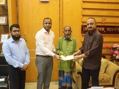 গরীব, অসহায়, দুস্থ ও প্রতিবন্ধীদের মাঝে অর্থ সহায়তা প্রদান