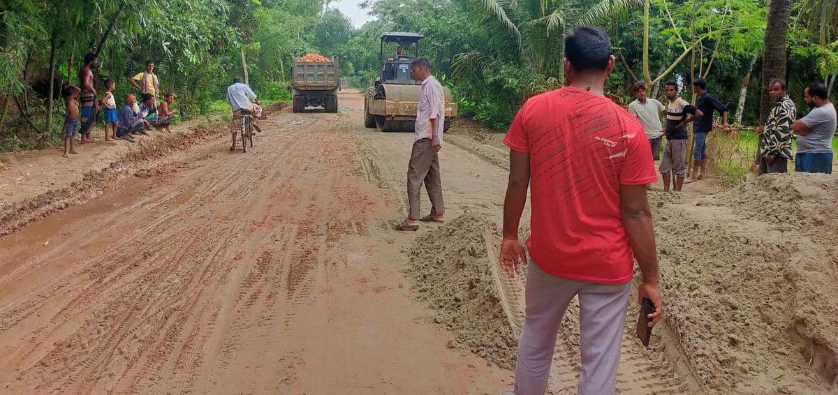 তথ্য প্রতিমন্ত্রীর উদ্যোগে মধুপুর-দেওয়ানগঞ্জ সড়কের সংস্কার কাজ শুরু
