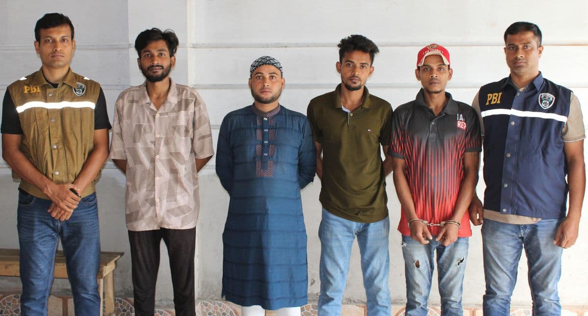 পিবিআইয়ের প্রেস ব্রিফিং : ছেলের সামনে মাকে মারধর শ্লীলতাহানি করায় গলা কেটে রুবেলকে হত্যা করে ৪ ভাই