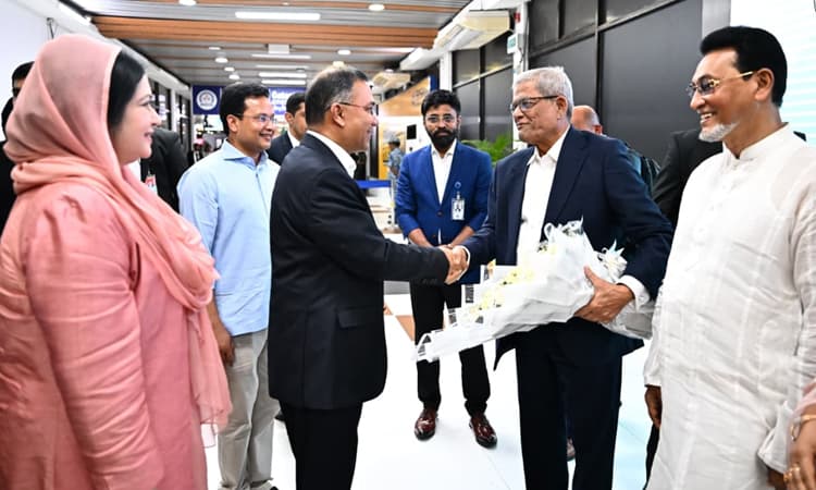 ছয় দিনের প্রথম বিদেশ সফর শেষে দেশে ফিরলেন প্রধানমন্ত্রী