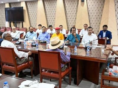 স্বাধীন গণমাধ্যমের জন্য নীতিমালা প্রণয়নে সম্পাদকদের সহযোগিতা চান প্রধানমন্ত্রী