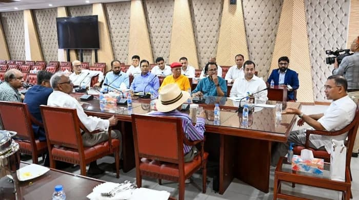 স্বাধীন গণমাধ্যমের জন্য নীতিমালা প্রণয়নে সম্পাদকদের সহযোগিতা চান প্রধানমন্ত্রী