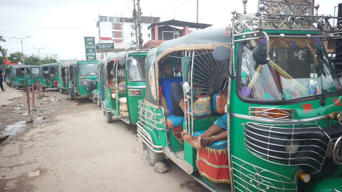 ময়মনসিংহে গ্যাস সঙ্কট : ঘণ্টার পর ঘণ্টা অপেক্ষায় যানবাহন চালকরা : অনেক পাম্প বন্ধ